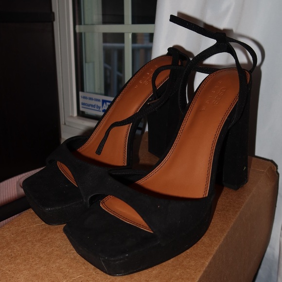 Black open toe block heels - Picture 2 of 4